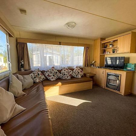 Lovely 8 Berth Caravan At St Osyth Beach Holiday Park Ref 28101G Клактън он Сий Екстериор снимка