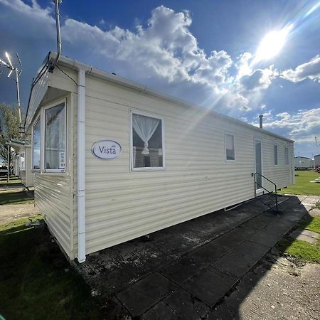 Lovely 8 Berth Caravan At St Osyth Beach Holiday Park Ref 28101G Клактън он Сий Екстериор снимка